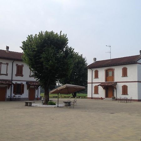 Bed And Breakfast Azienda Agricola Cascina Salazzara Magenta Bagian luar foto