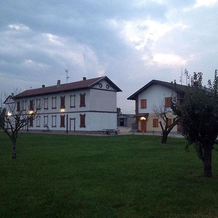 Bed And Breakfast Azienda Agricola Cascina Salazzara Magenta Bagian luar foto