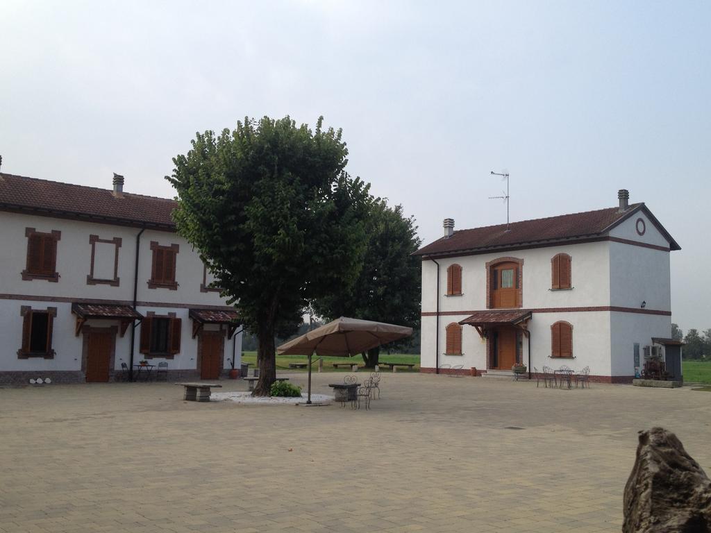 Bed And Breakfast Azienda Agricola Cascina Salazzara Magenta Bagian luar foto