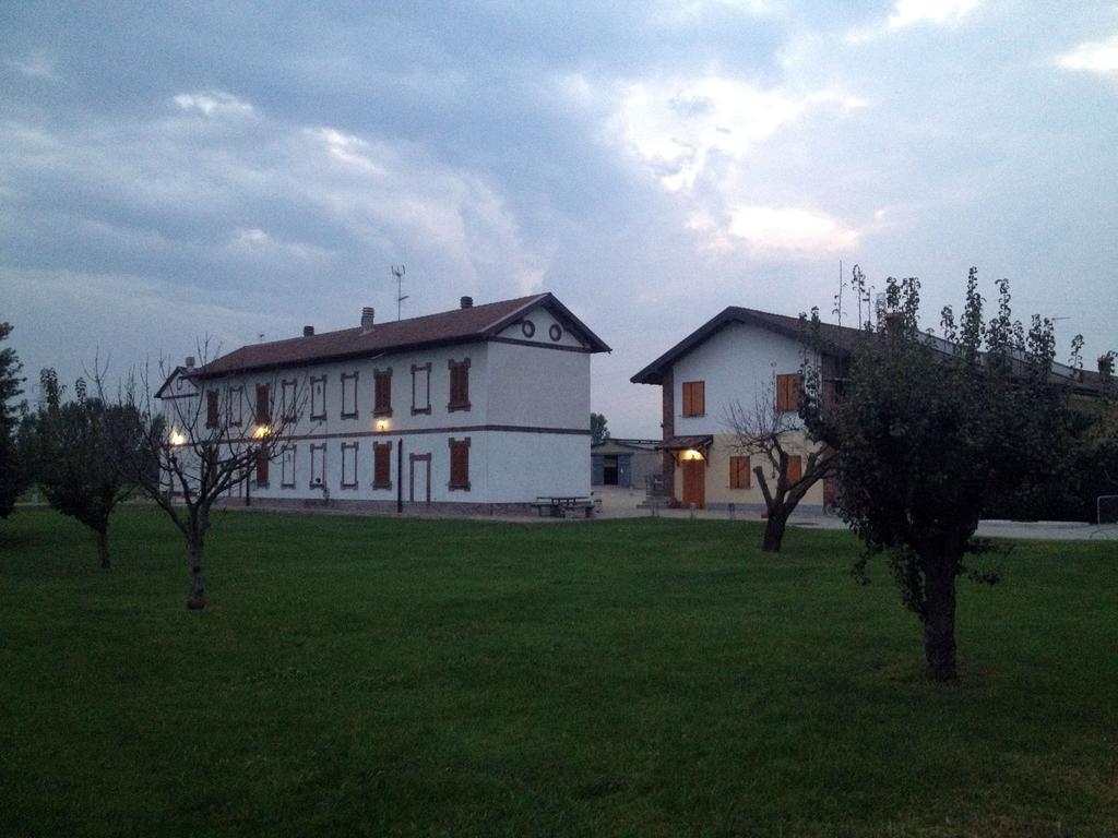 Bed And Breakfast Azienda Agricola Cascina Salazzara Magenta Bagian luar foto