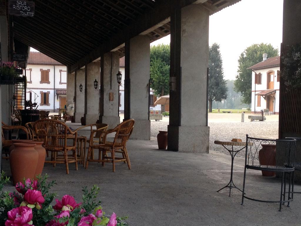 Bed And Breakfast Azienda Agricola Cascina Salazzara Magenta Bagian luar foto