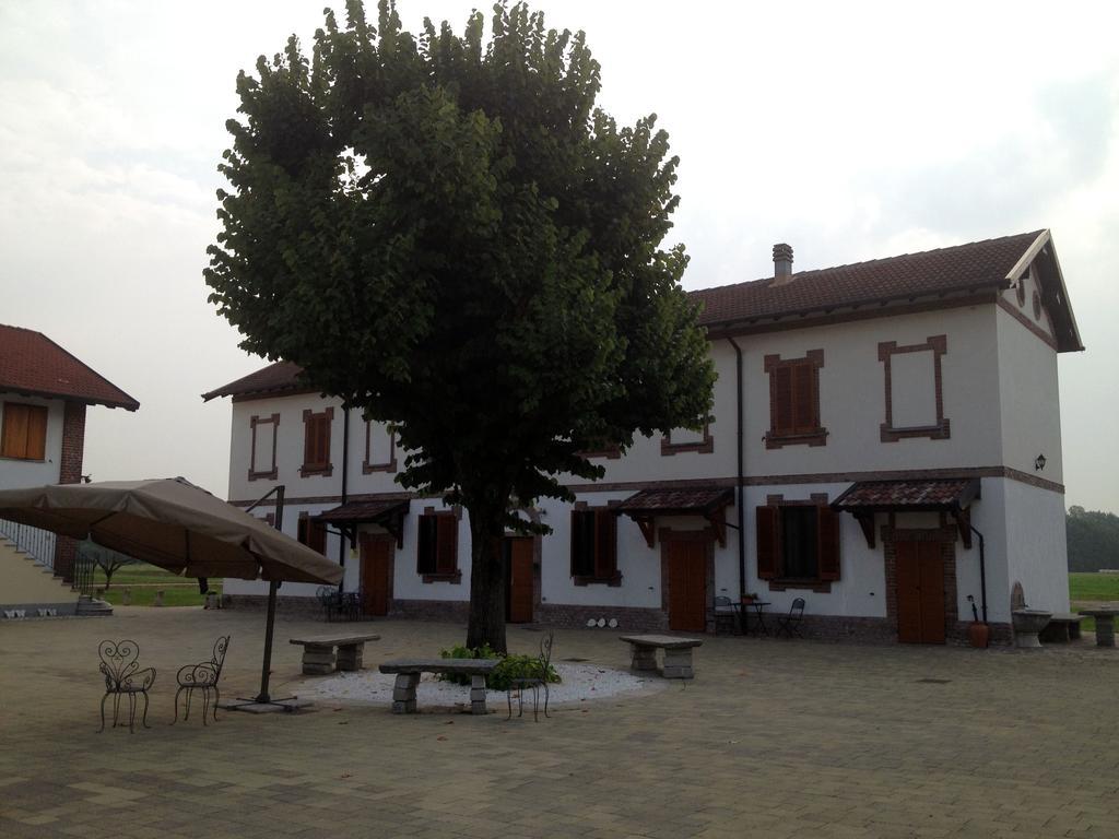 Bed And Breakfast Azienda Agricola Cascina Salazzara Magenta Bagian luar foto