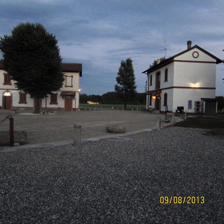 Bed And Breakfast Azienda Agricola Cascina Salazzara Magenta Bagian luar foto