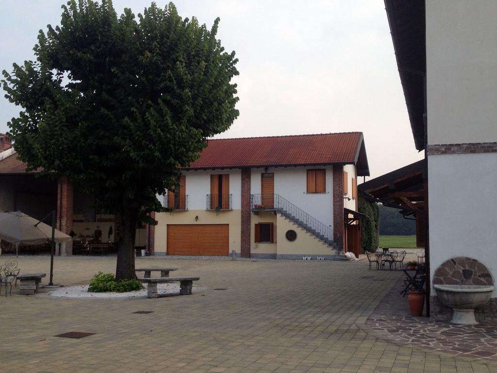 Bed And Breakfast Azienda Agricola Cascina Salazzara Magenta Bagian luar foto